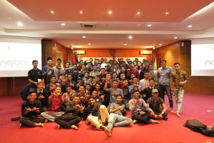 Mahasiswa belajar di kampus entrepreneur yang berfokus pada kewirausahaan dan bisnis